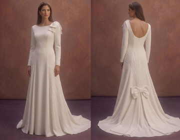 Ivory Minimal Wedding Dress with Elegant Tailored Design