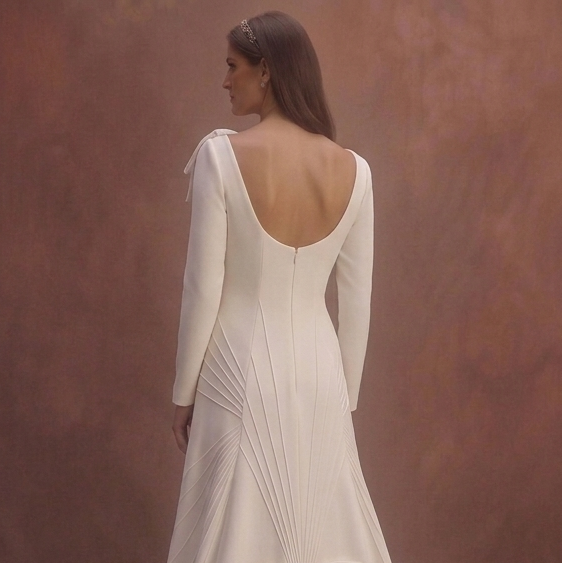 Ivory Minimal Wedding Dress with Elegant Tailored Design