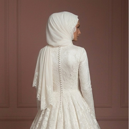 Lace Flowing Ball Gown – Soft Ivory Hijab Bridal Style Wedding Dress Muslim