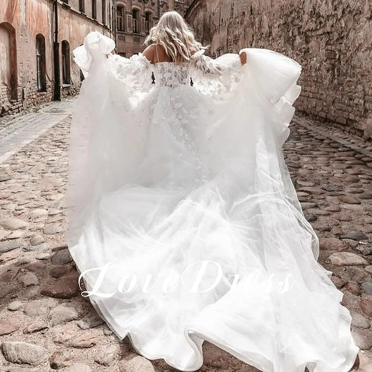 Lovingress Spaghetto Straps Wedding Dress Lace Appliques Löstagbar ärm Modern A-Line Bride-klänning Backless Train Robe de Mariée