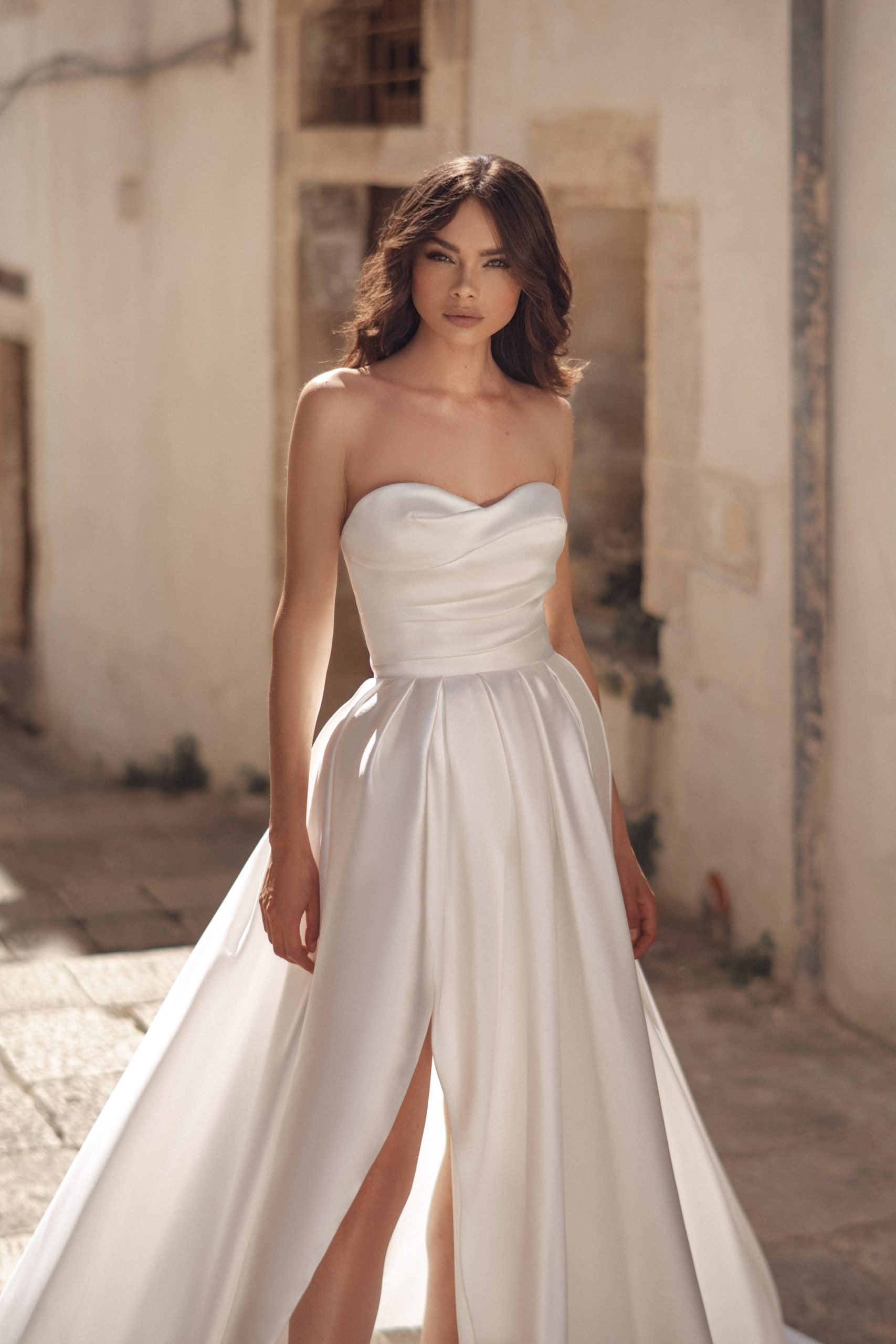 Elegant A-Line Wedding Gown with a Strapless Sweetheart Neckline and a Flattering Natural Waistline for a Regal and Timeless Bridal Look