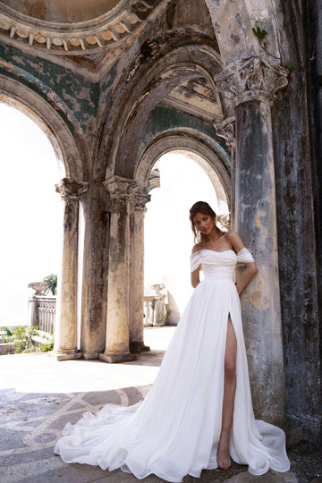 Elegant bröllopsklänning från axelsidan slits brudfestklänningar plus storlek a-linj golvlängd mantel de mariée
