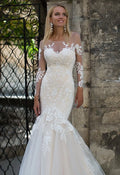 Glamorous Mermaid Wedding Gown with Long Sleeves, Chic Scoop Neckline, and Exquisite Lace Detailing for a Sophisticated and Timeless Bridal Look