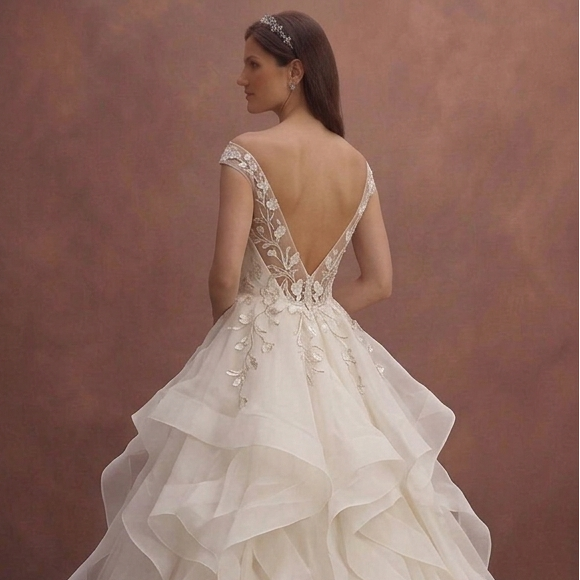 Organza Ball Gown Wedding Dresses with Dramatic Volume