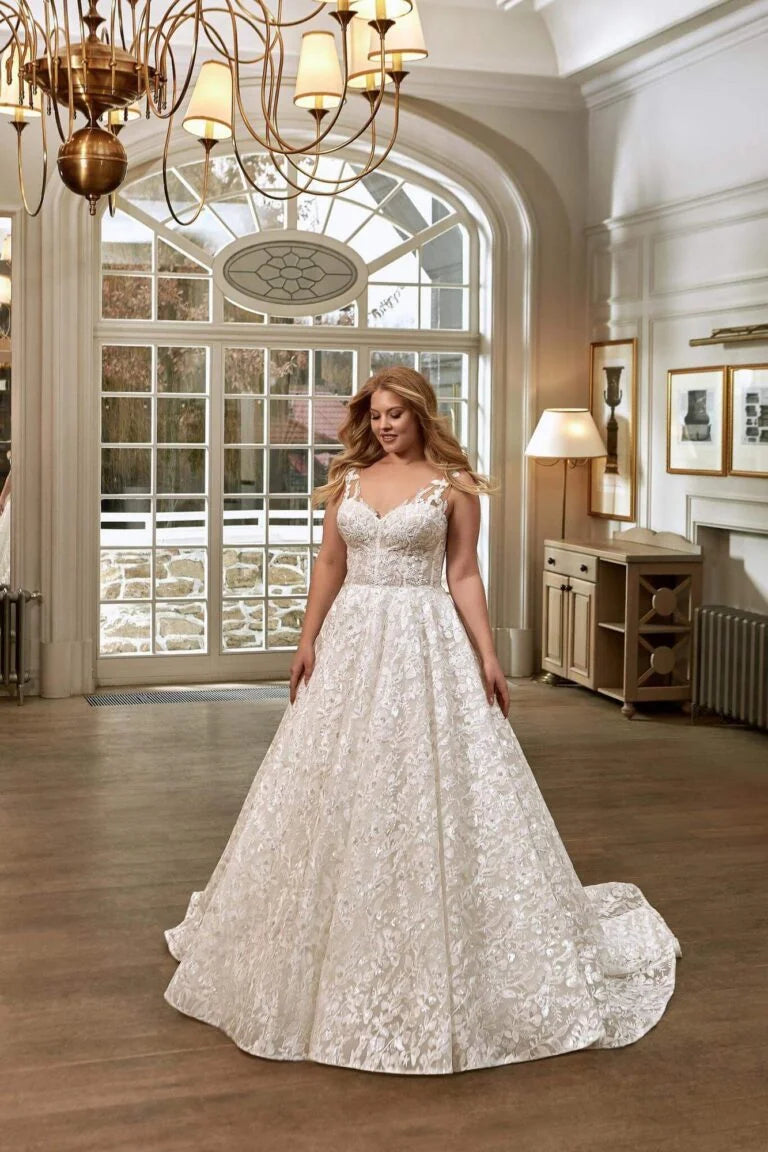 Graceful Plus Size A-Line Bride's Dress with Spaghetti Straps and Sweetheart Neckline, Designed with a Flattering Natural Waistline for a Romantic Bridal Look