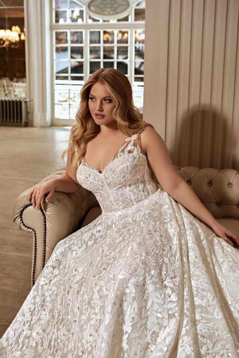 Graceful Plus Size A-Line Bride's Dress with Spaghetti Straps and Sweetheart Neckline, Designed with a Flattering Natural Waistline for a Romantic Bridal Look