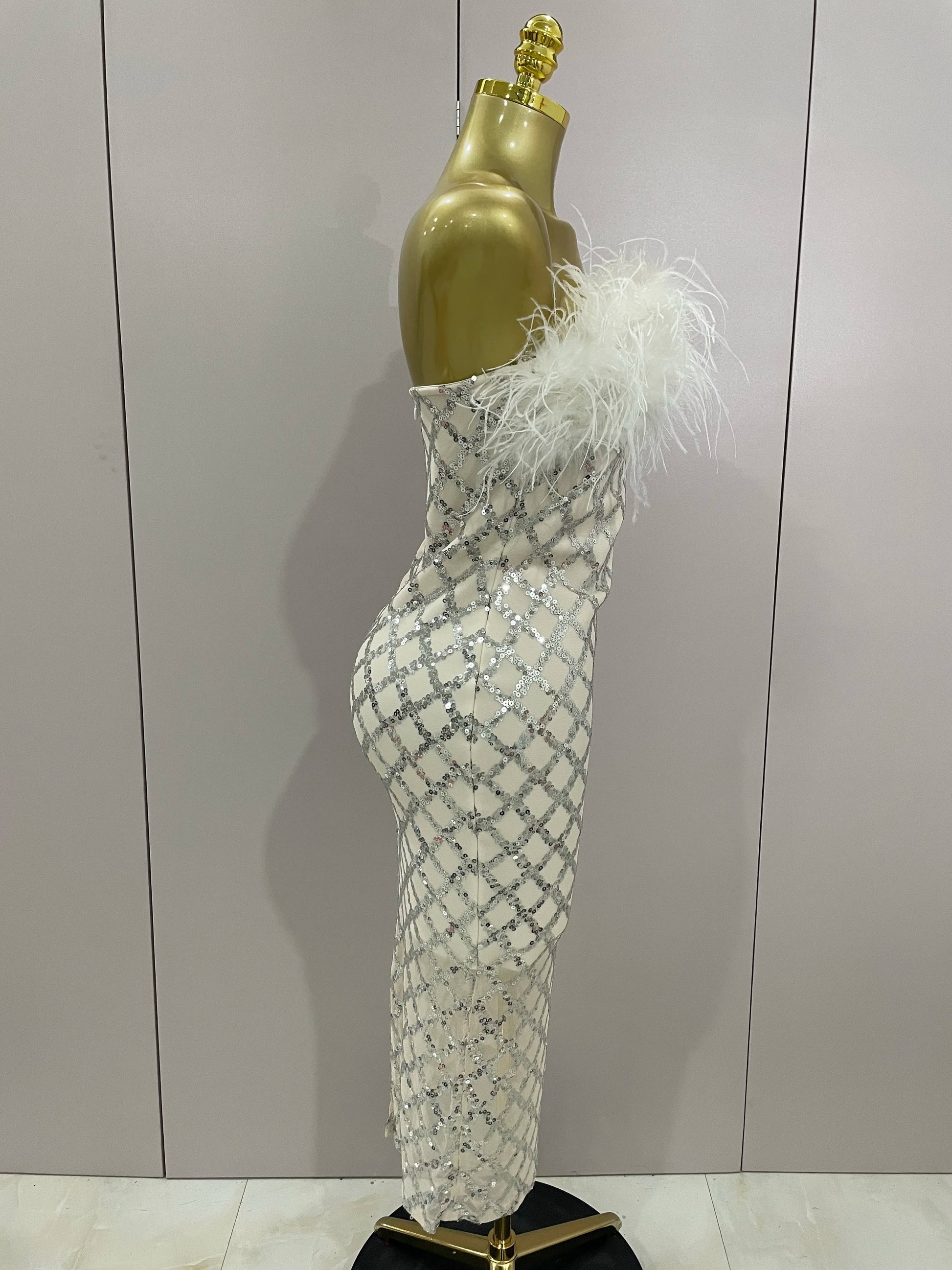 Shinning White Feathers Sequins Straples Bodycon Dress Women Fashion Celebrate Luxury Birthday Party Cocktail Dress