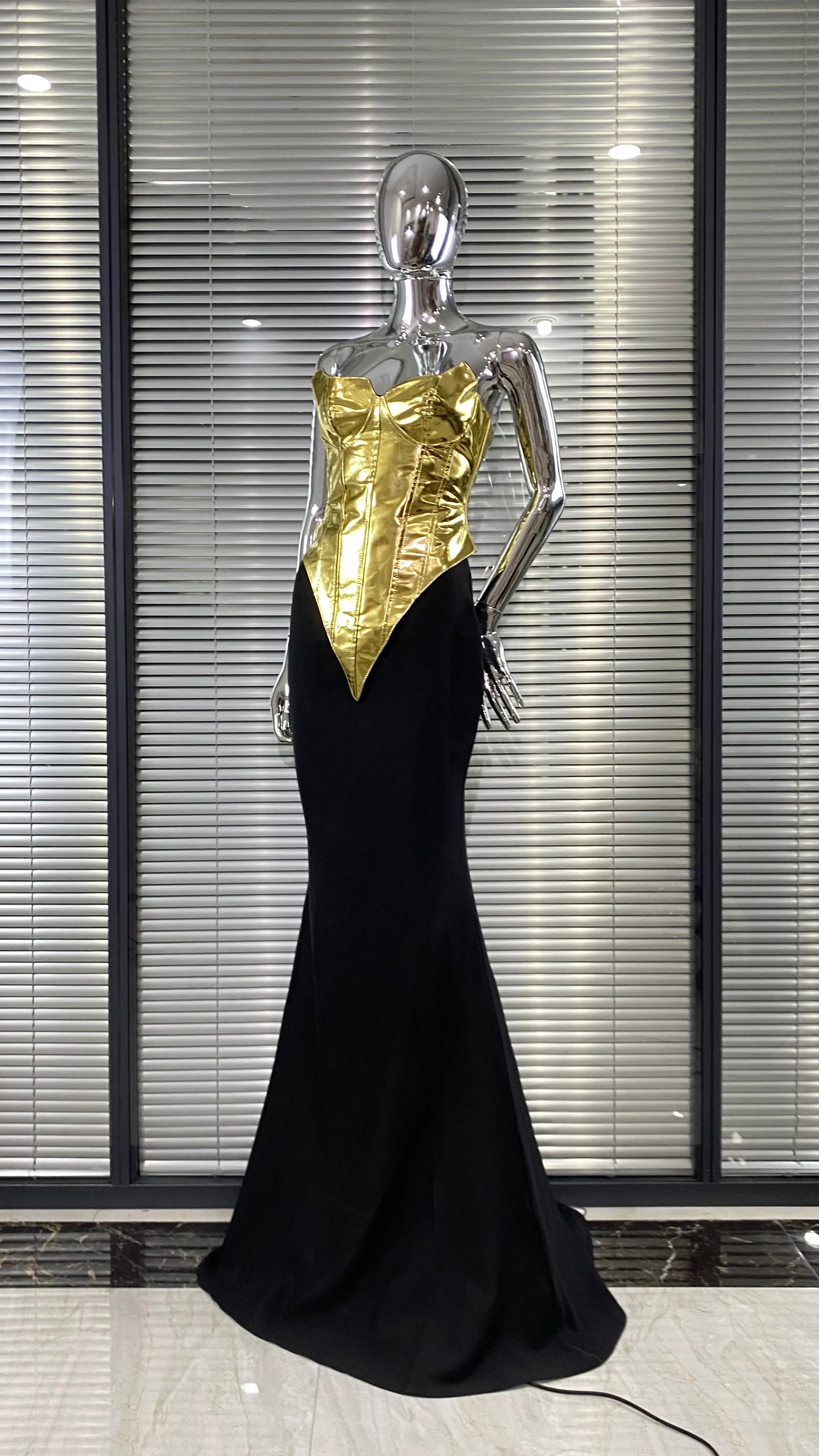 Women Sexy Gold Laced-up Tops Long Maxi Skirt Set Celebrate Evening Pa, image size:1946x3460