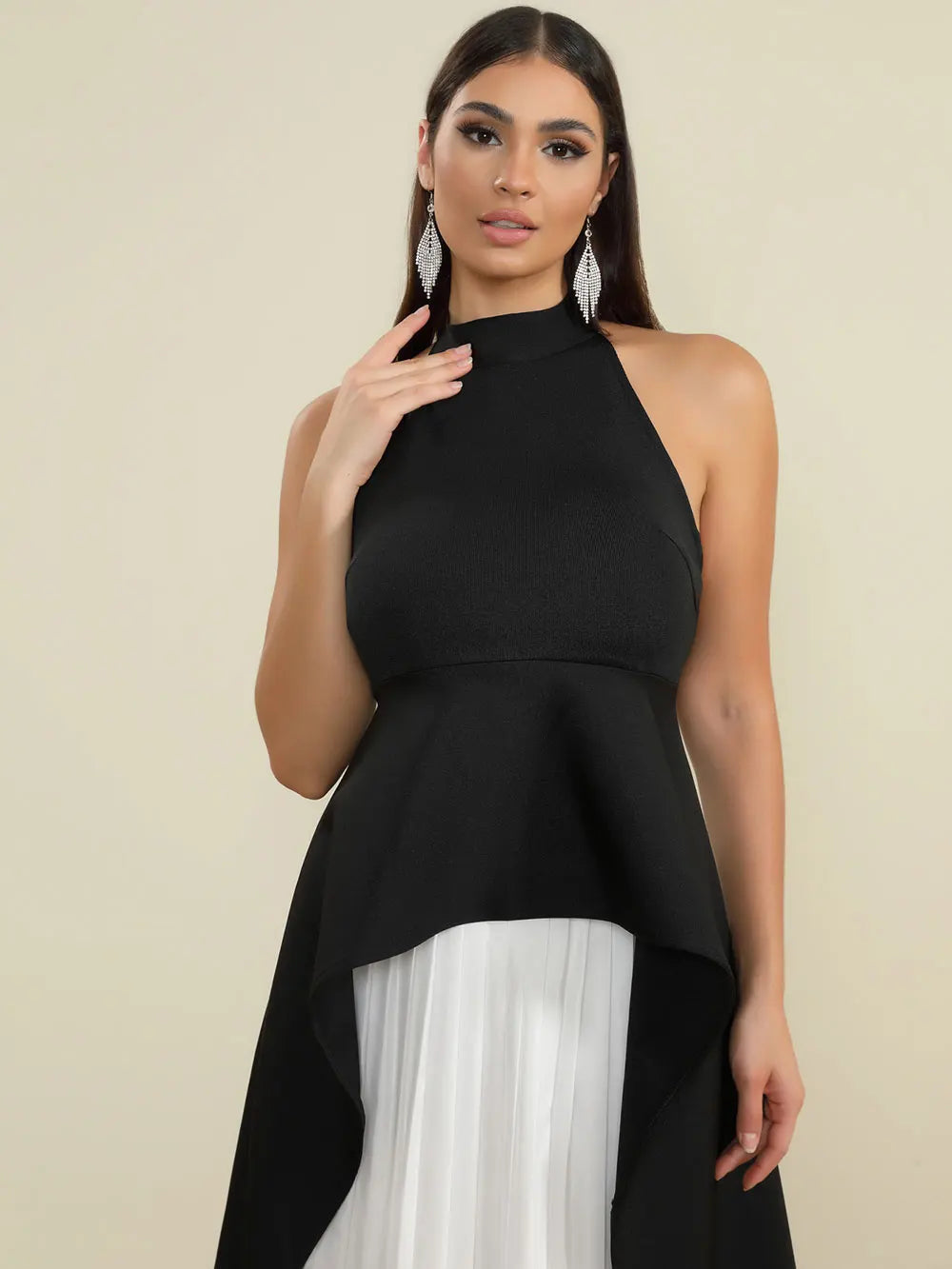 Elegant Women's Loose pleated Long Dress with Stand up Collar and Sleeveless Black and White Dress Fashion Banquet Vestidos