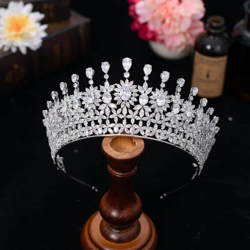 Bridal Hair Jewelry AAA Zircon Tiaras and Crowns Zirconia Headpiece For Brides Women Princess Queen Headband Wedding Accessories a silver color