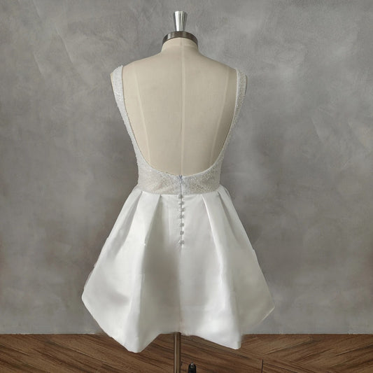 Mini vestido de novia de crepé sin mangas con cuello en V, corte en A, sin espalda, corto por encima de la rodilla, hecho a medida