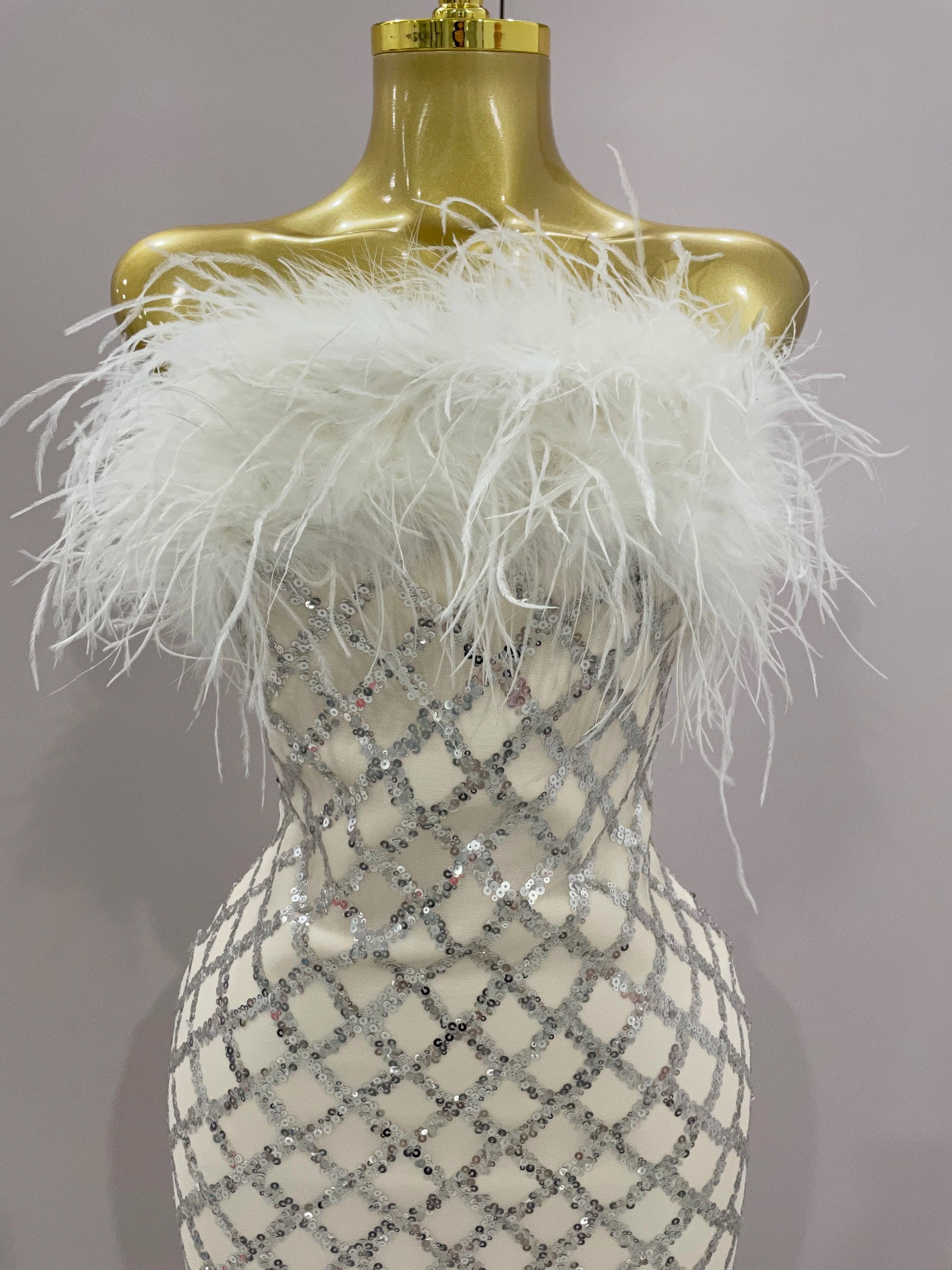 Shinning White Feathers Sequins Straples Bodycon Dress Women Fashion Celebrate Luxury Birthday Party Cocktail Dress