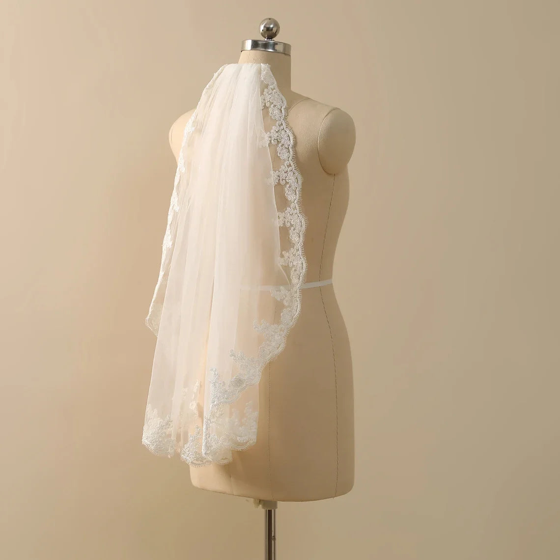 Short Bridal Veil Lace Tulle Wedding Veil in White , Off-white , Ivory
