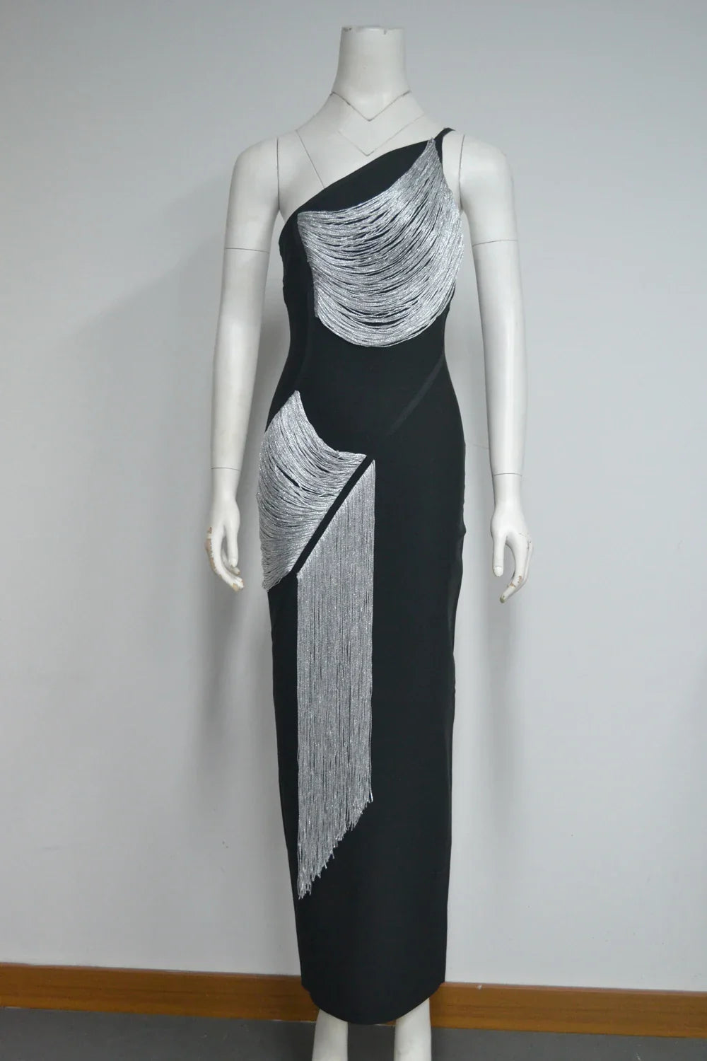 Arrival Women Sexy Halter Off the Shoulder Silver Tassels Bodycon Long Bandage Dress Evening Party Celebrate Cocktail Wear