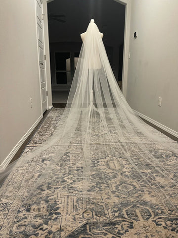 Cathedral Wedding Veil White Off-White Champagne Ivory Colors Minimalistic Design with Metal Comb White 350cm