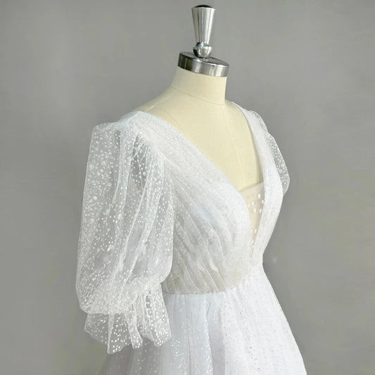 Puffhylsor glittrande tyll mini kort bröllopsklänning v hals rygglös ovanför knä glänsande brudklänning