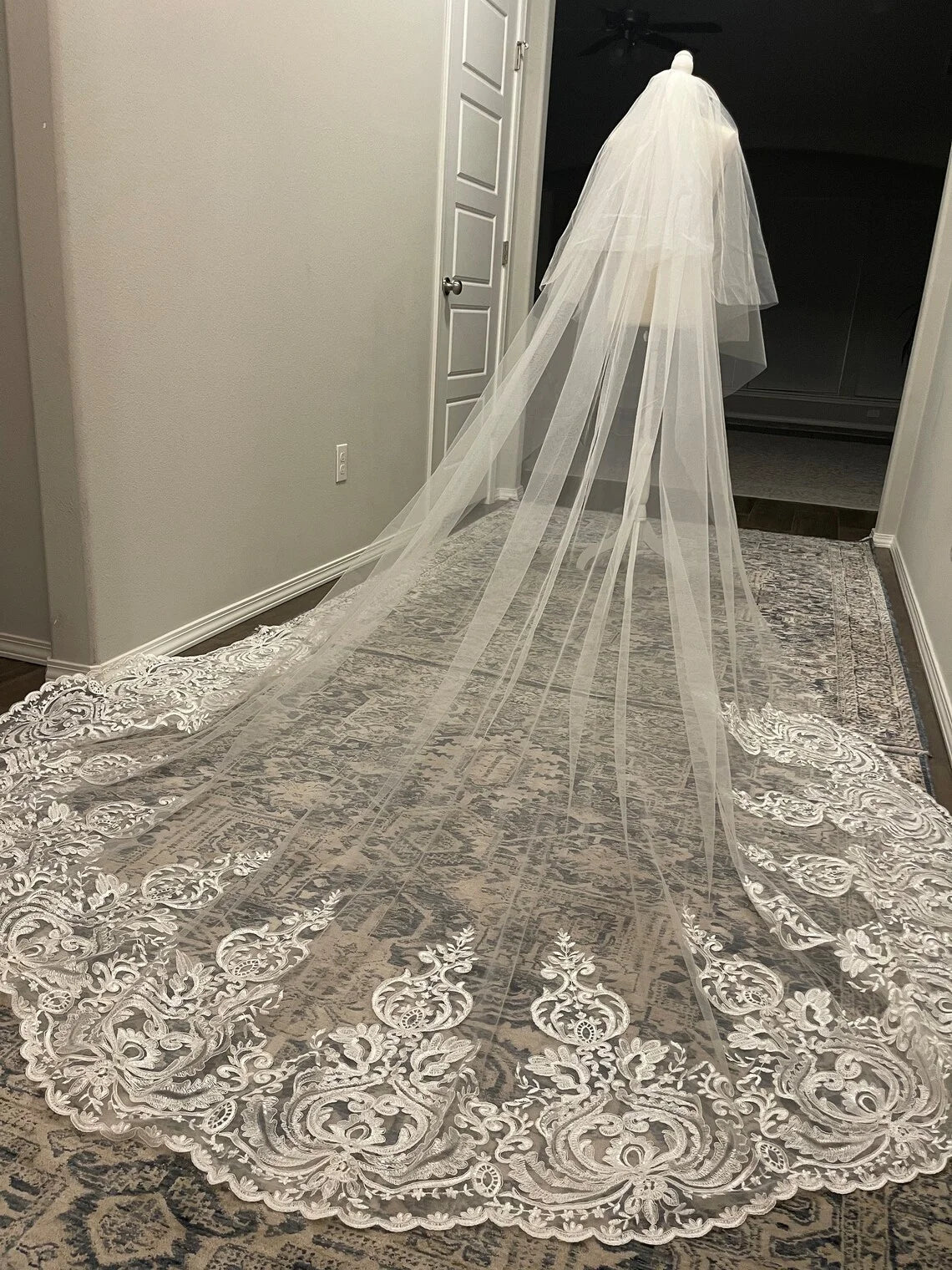 2 Layer Wedding Veil, Ivory Bridal Veil 137" Long Classic Wedding Veil Vintage Lace with Blush Comb