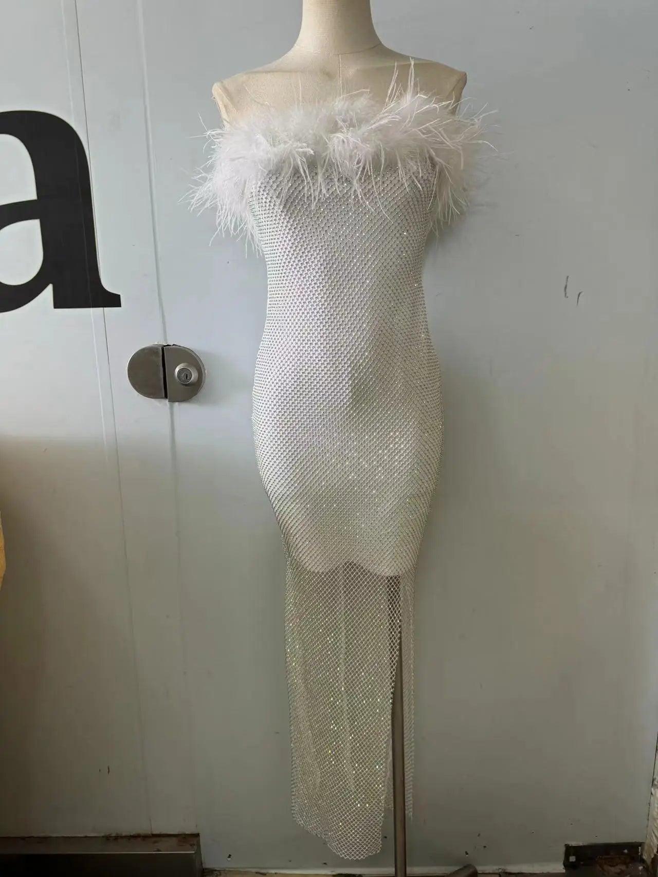Pink Black Color Women Sexy Strapless Diamond Mesh Feathers Bodycon Long Dress Fashion Celebrate Nightclub Party Birthday Dress WHITE
