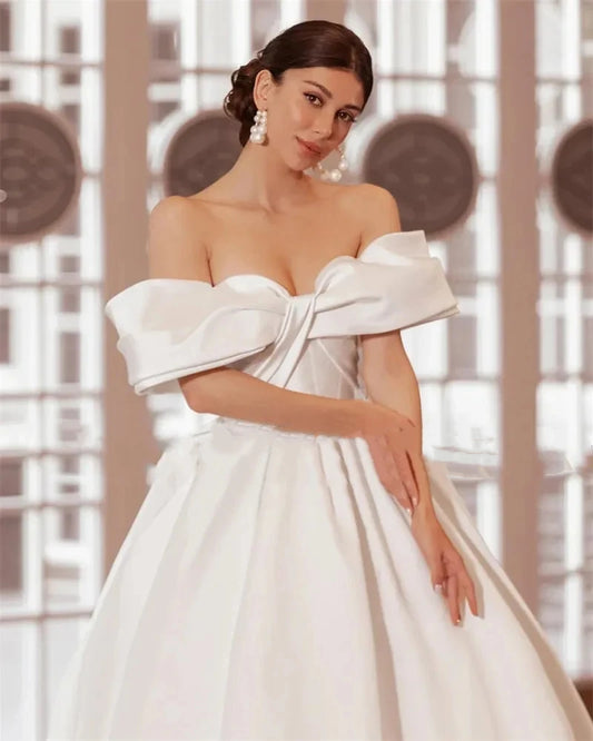 Luxus Hochzeitskleid Einfache A-Linie Schatz Brautkleider Applikationen Rückenfreier Satin-ärmelloses Vestidos de Novia W10300