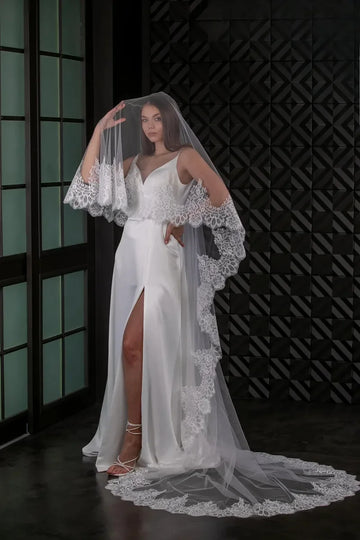 Chapel / Cathedral Wedding Veil Lace Trim Bridal Veil 2 Tires Tulle Long Veil Metal Comb