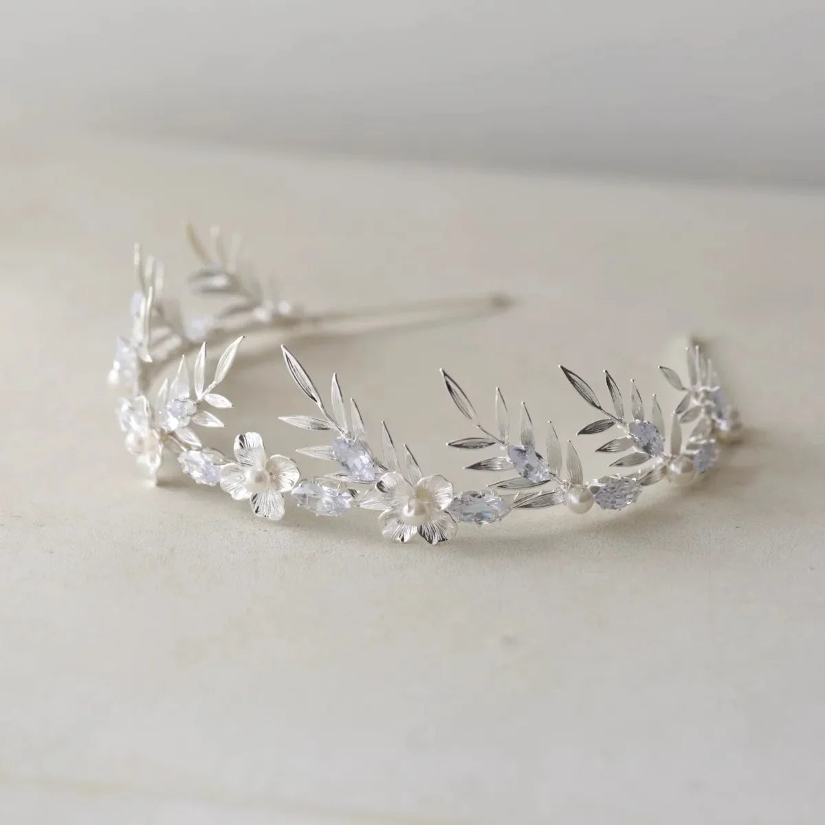 Bridal Hair Jewelry Pearl Crystal Tiara Headband Leaf Flower Headpiece For Brides Silver Color Headdress Wedding Accessories