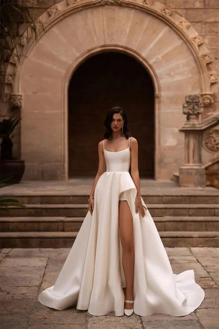 Vestido de novia con tirantes finos, corte en A, abertura larga, cuello cuadrado, espalda descubierta, Color sólido, cola de corte