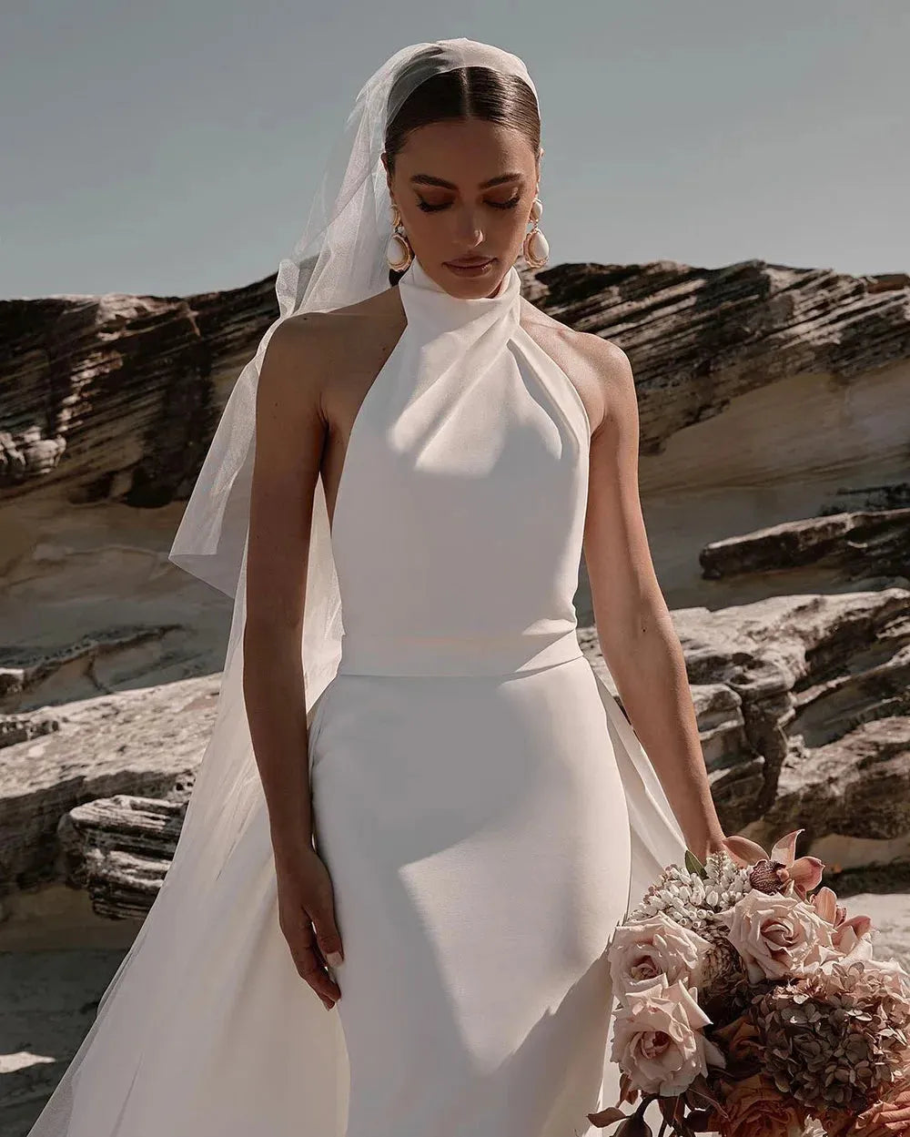 Vestidos de novia sencillos de sirena con cuello halter, estilo bohemi