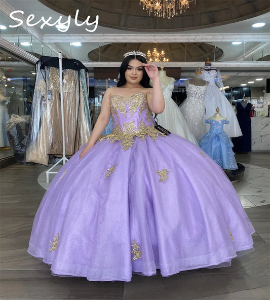 Plus Size Lilac Vestidos De 15 Quinceañera Puffy Gold Appliques Shiny Fifteen Vestidos De Xv Anos Sweet 16 Debutante Customized Lilac