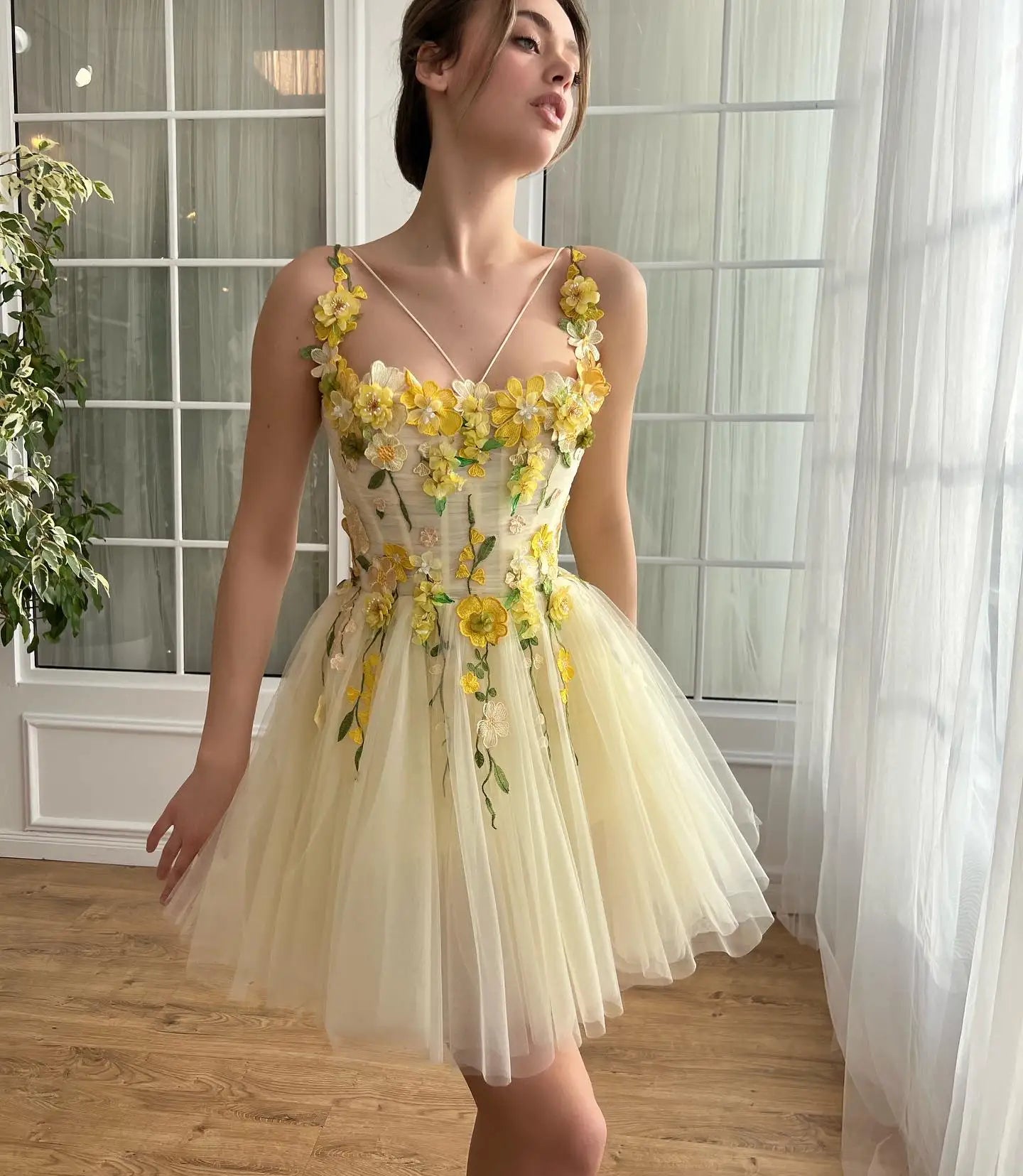 Faint Yellow A-line Prom Dresses 3D Flower Lace Appliques Formal Occasion Knee-Length Elegant Sleeveless Valentines Day