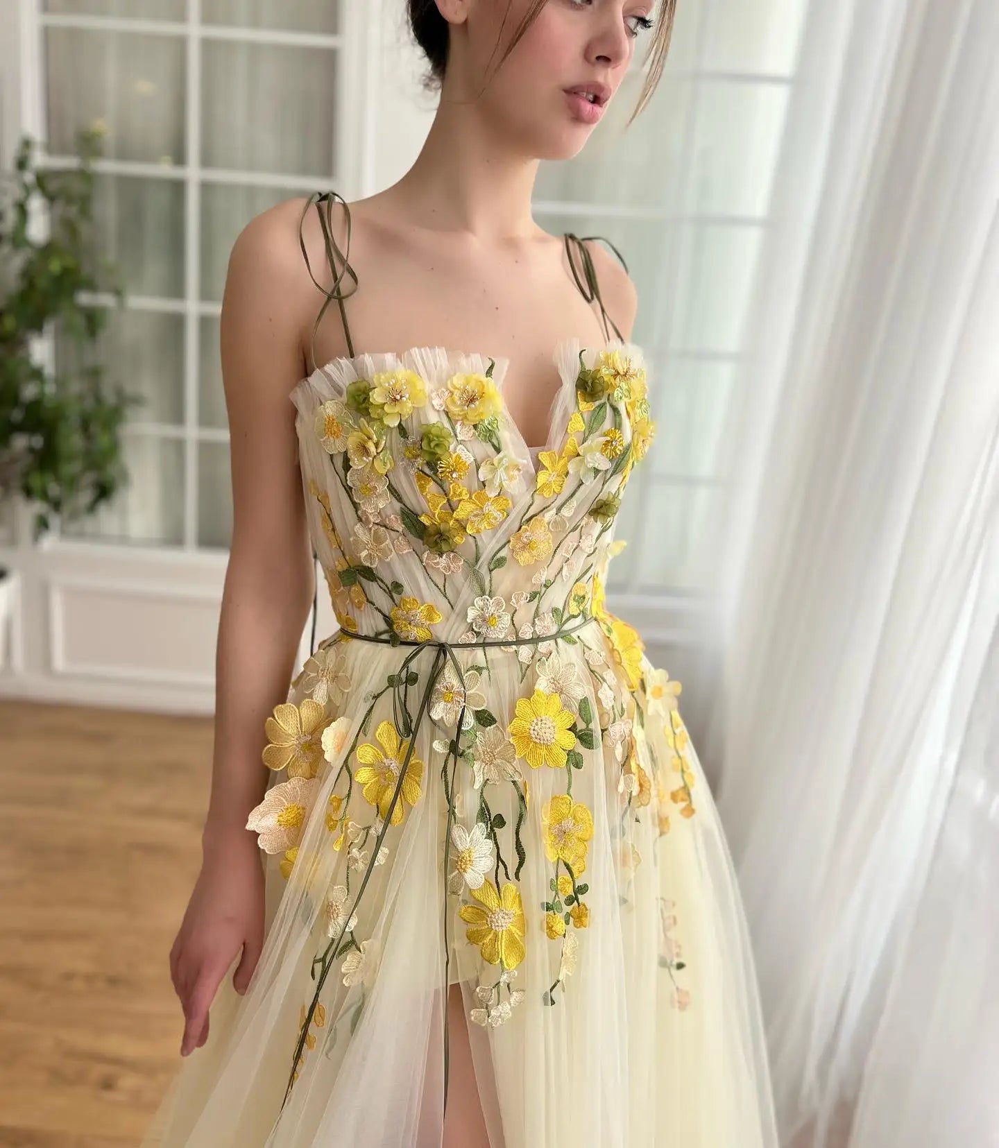 Faint Yellow A-line Prom Dresses 3D Flower Lace Appliques Formal Occasion Knee-Length Elegant Sleeveless Valentines Day