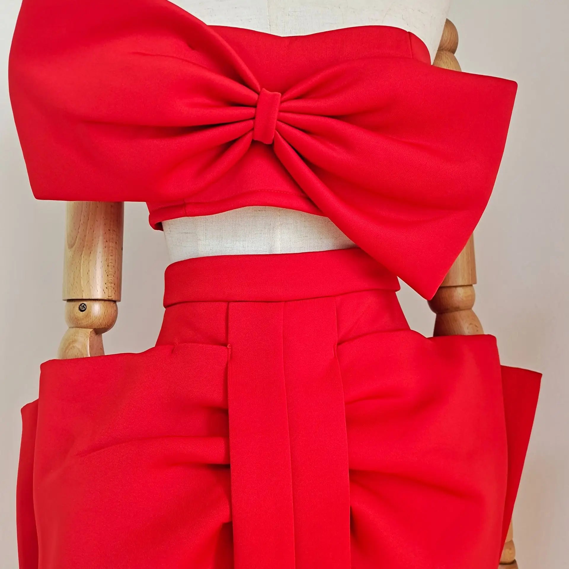 Sweet Bow Expose Wasit Woman Set Short Top And Bodycon Skirt 2 pieces Celebrate Birthday Party Vestido Summer Holiday Outfit
