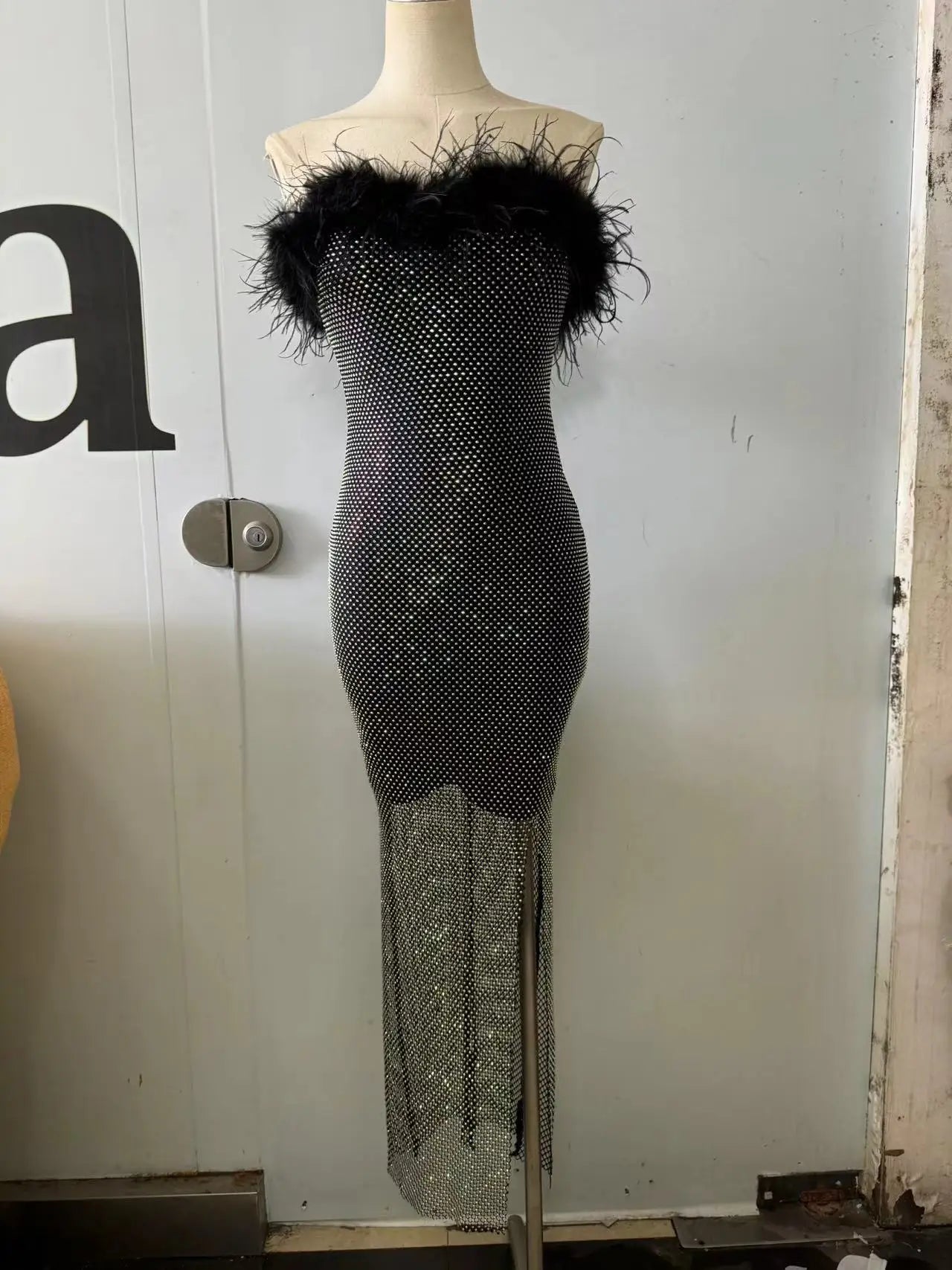 Pink Black Color Women Sexy Strapless Diamond Mesh Feathers Bodycon Long Dress Fashion Celebrate Nightclub Party Birthday Dress black