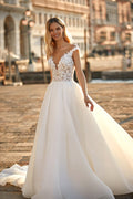 Fascinating Long Sleeveless Women Wedding Dresses Lace Flower Print A-Line Bridal Gowns Party