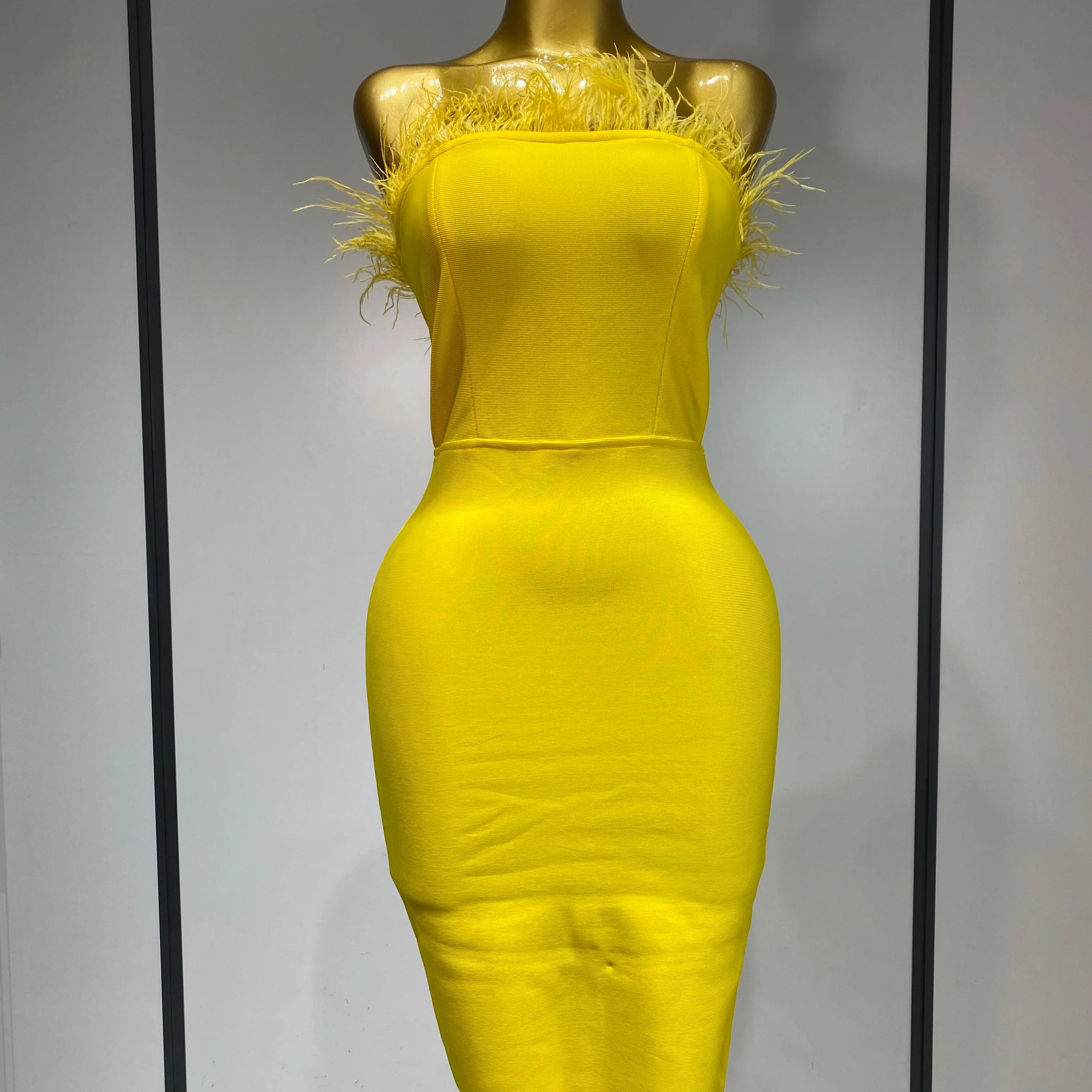 Women Sexy Backless Yellow Bodycon Bandage Dress Strapless Celebirty Elegant Feather Dresses Luxury Birthday Club Party Outfit Yellow