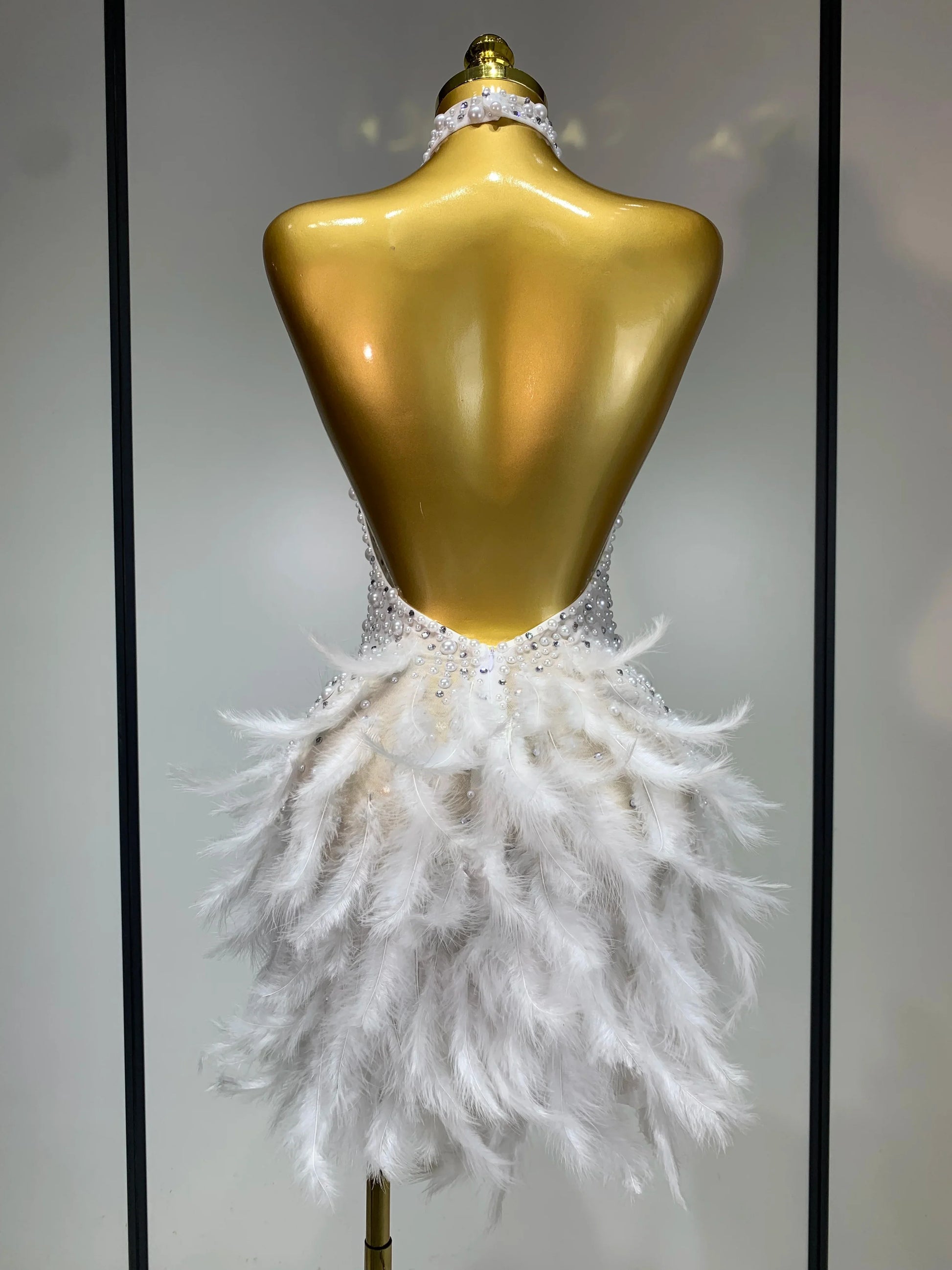 Sexy Halter Backless Feather Pearl Short Party Dress Women Luxury Rhinestone Celebrate Birthday Outfit Performance Dance Costume