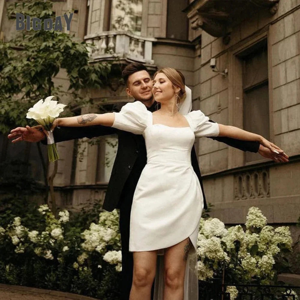 Elegantes kurzes Hochzeitskleid Quadratkragen Puffhülle Offener Rücken Satin Einfaches Brautkleid über Knie Vestidos de Noiva