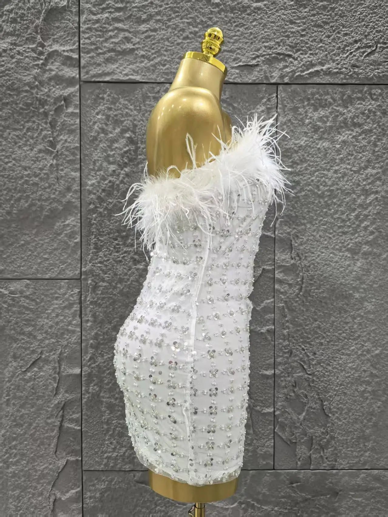 White Color Women Shinning Sequins Straples Bodycon Mini Dress Feathers Fashion Celebrate Birthday Party Cute Cocktail Dress