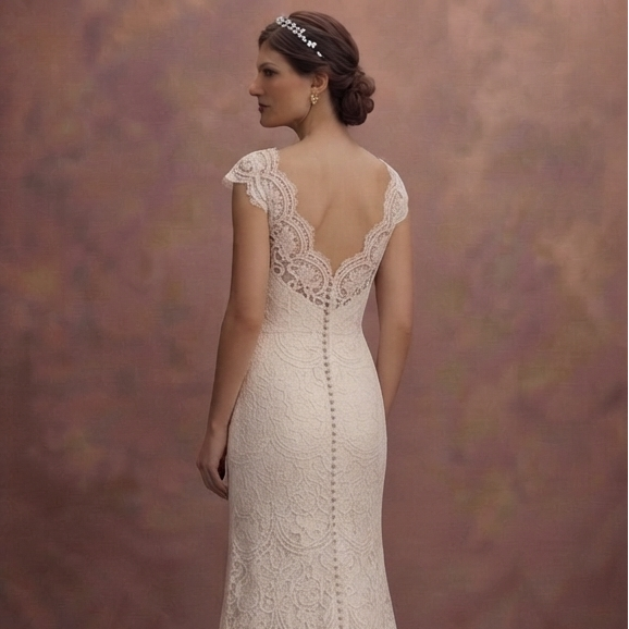 Scalloped Lace Wedding Dresses with Delicate Edges
