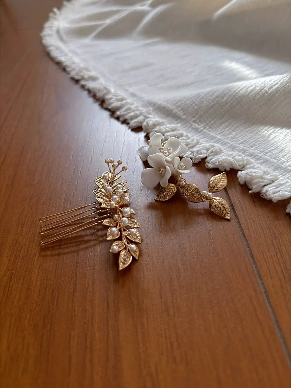 Leaf Flower Head Pieces Vintage Hair Comb Clip Pin For Brides Women Gold Color Pearl Hairpin Wedding Accessories Bridal Jewelry