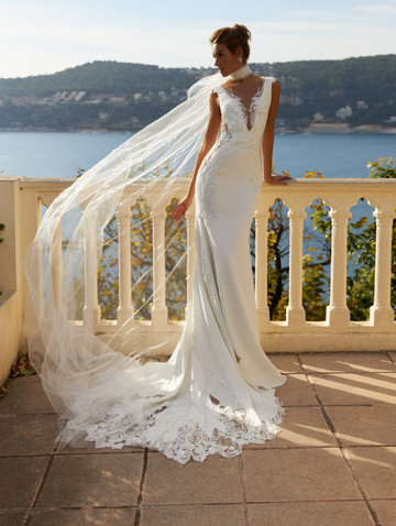 Fitted silhouette Wedding dress.