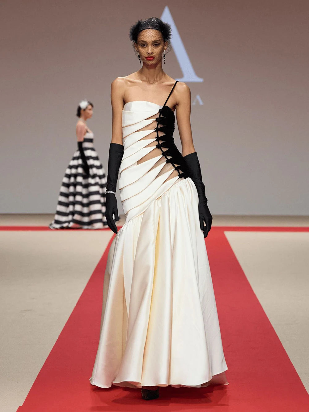 Elegant Strapless Slim Long Dress Sexy One Shoulder Black And White Contrasting Evening Gowns Banquet Wedding Dress For Women