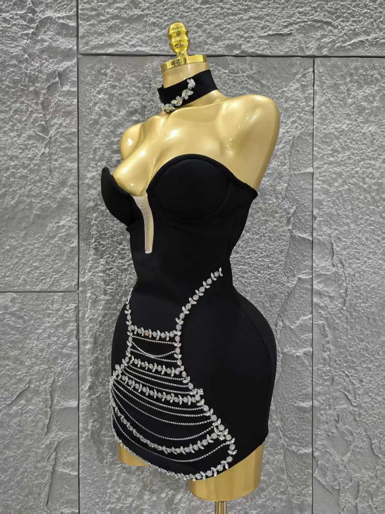 Black Color Women Sexy Strapless Shinning Crystal Bodycon Mini Bandage Dress Necklace Fashion Celebrate Nightclub Party Wear