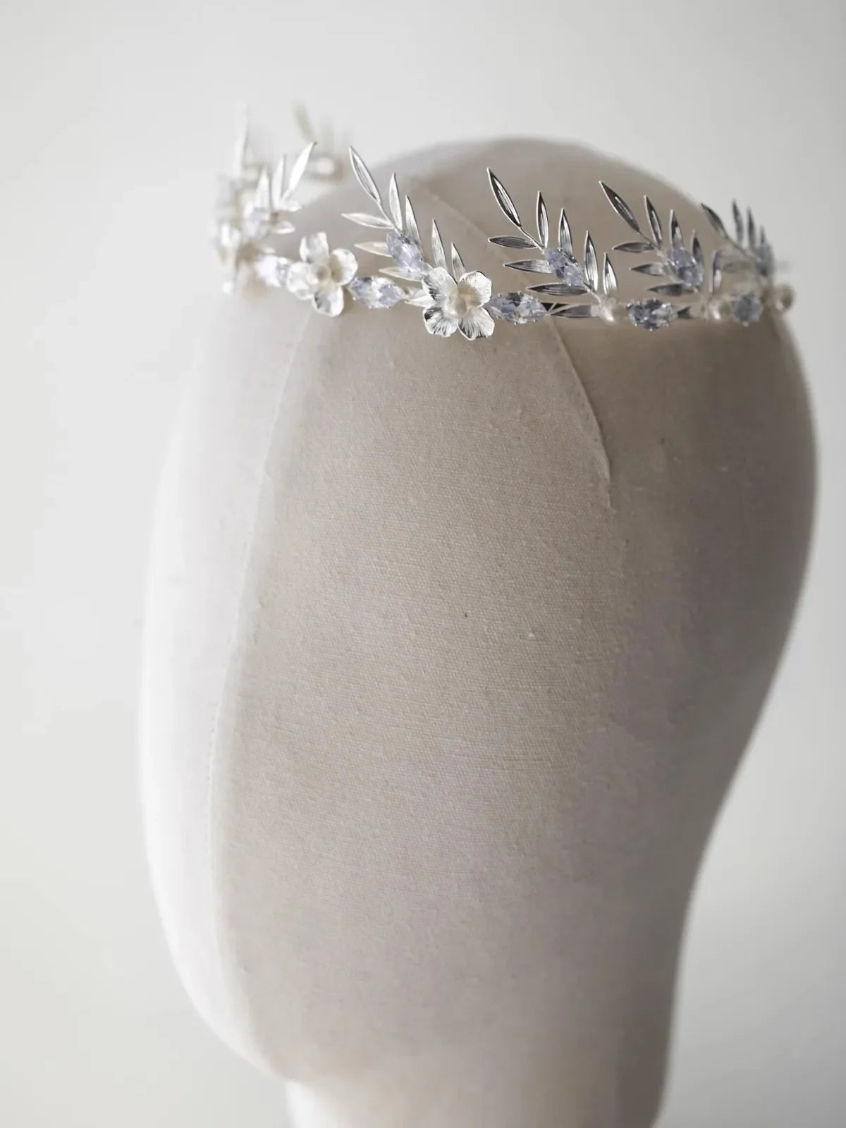 Bridal Hair Jewelry Pearl Crystal Tiara Headband Leaf Flower Headpiece For Brides Silver Color Headdress Wedding Accessories