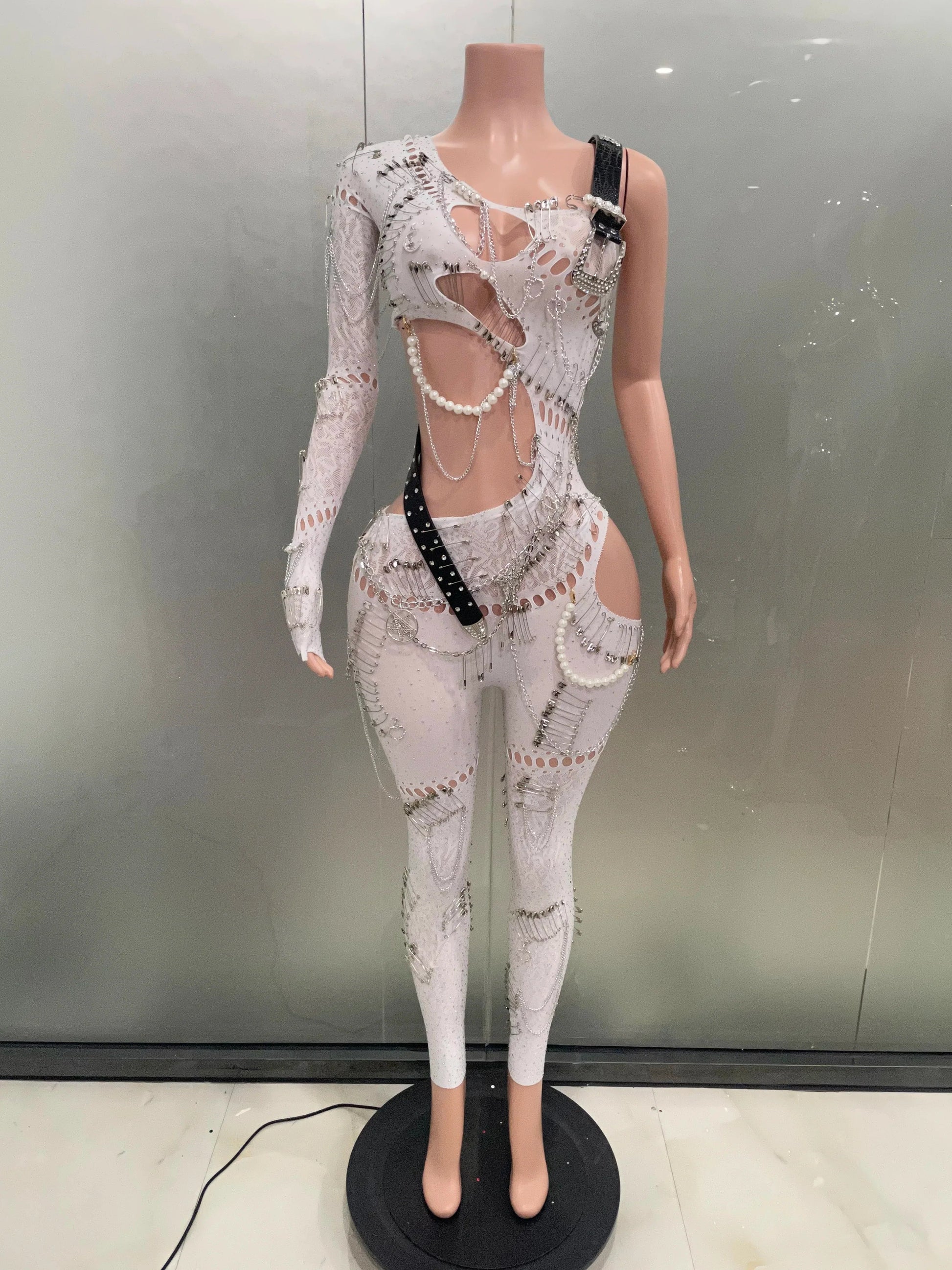 Sexy Shining Pearl Chain One Shoulder Hollow Out Jumpsuit Women Birthday Party Nightclub Singer Performance Stage Wear WHITE