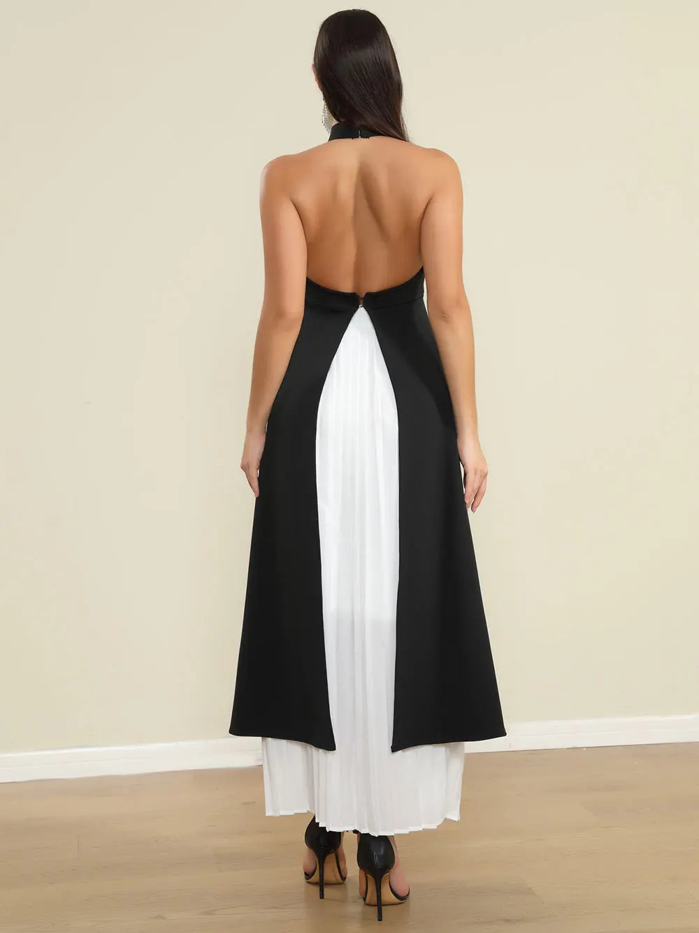 Elegant Women's Loose pleated Long Dress with Stand up Collar and Sleeveless Black and White Dress Fashion Banquet Vestidos