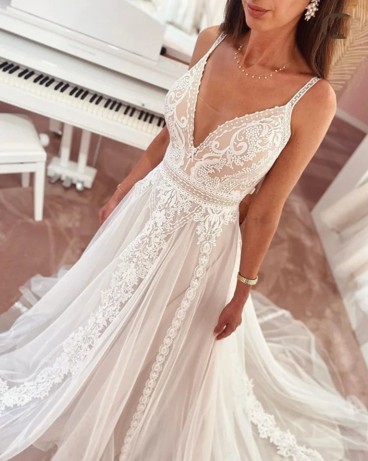 Luxury Lace Boho Wedding Dress Sexy Beach V Neck Open Back Chic Appliques Spaghetti straps Bridal Gowns Champagne