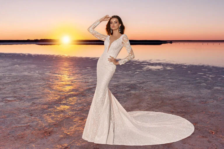 Stunning Mermaid Bridal Dress with Long Sleeves and V-Neckline, Designed with a Flattering Natural Waistline for a Sophisticated and Elegant Bridal Look