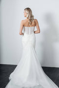 Elegant and Timeless Mermaid Wedding Gown with a Flattering Silhouette, Perfect for a Stunning and Unforgettable Bridal Look