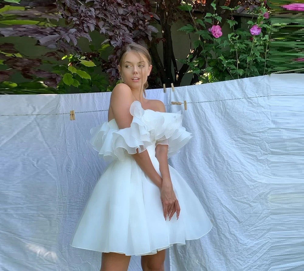 Magic Awn Short Boho Brautkleider von den Schulterstuften Rüschen geschwollene Mini -Hochzeitsfeierkleider für Braut Roben de Mariage