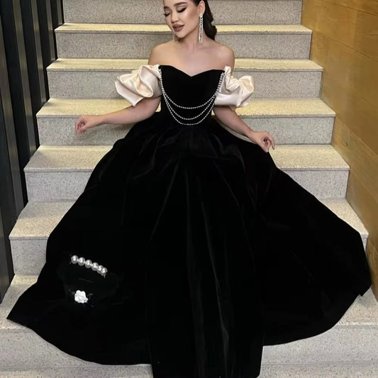 Elegant Black Satin A-Line Prom Dress Strapless Off The Shoulder Puff Sleeves Floor Length Evening Dress فساتين الس